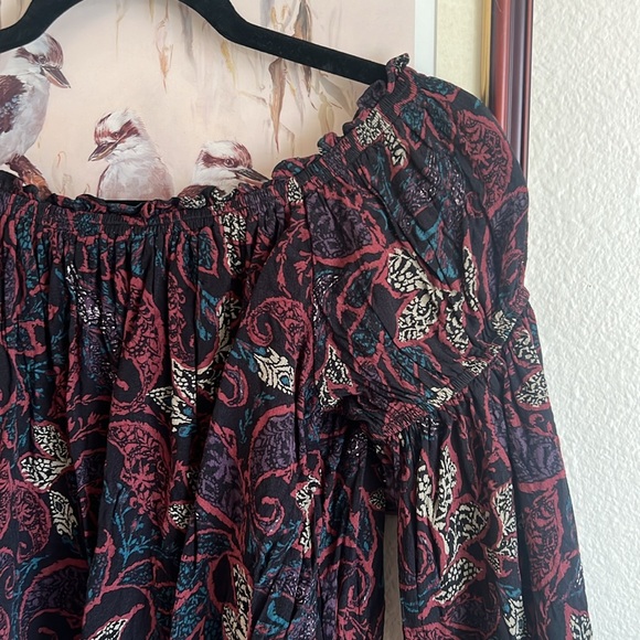 Shyanne • Black floral paisley cowgirl flowy cropped blouse - Picture 6 of 10